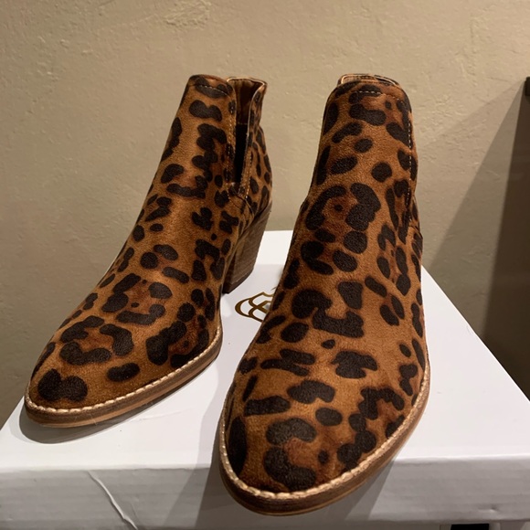 Beast BRAND NEW, IN BOX Cheetah BOOTIES - Picture 4 of 8